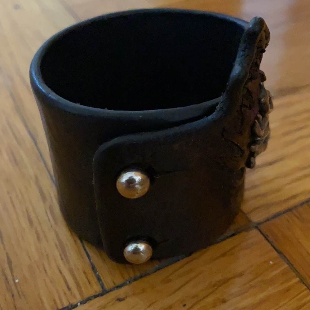 Custom made men’s leather with silver design bracelet - Picture 2 of 11